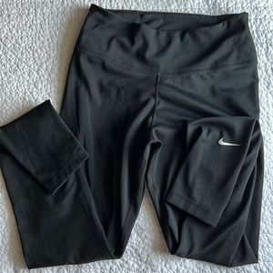 Nike Dri-Fit 7/8 Leggings. Size Small. Logo is slightly peeled in some areas